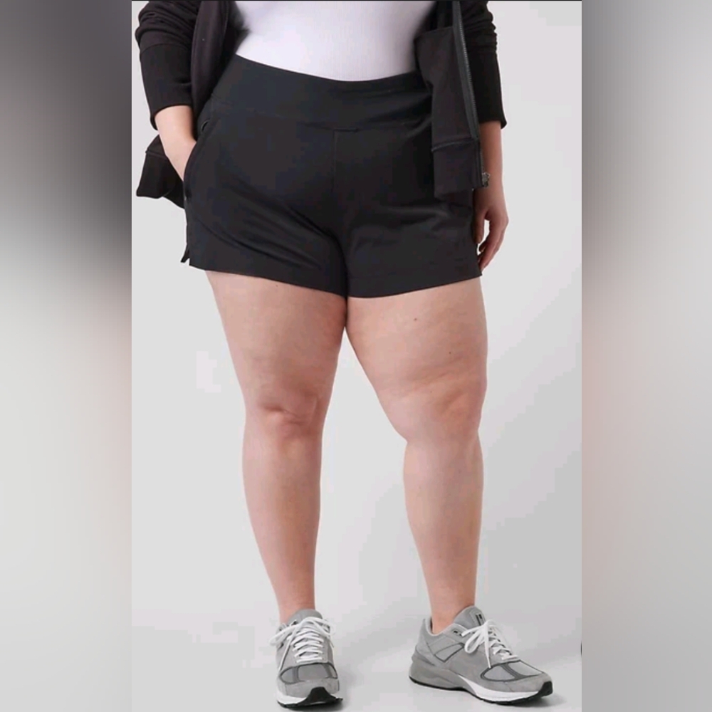 Athleta Women's Plus Size Black Trekkie North Shorts